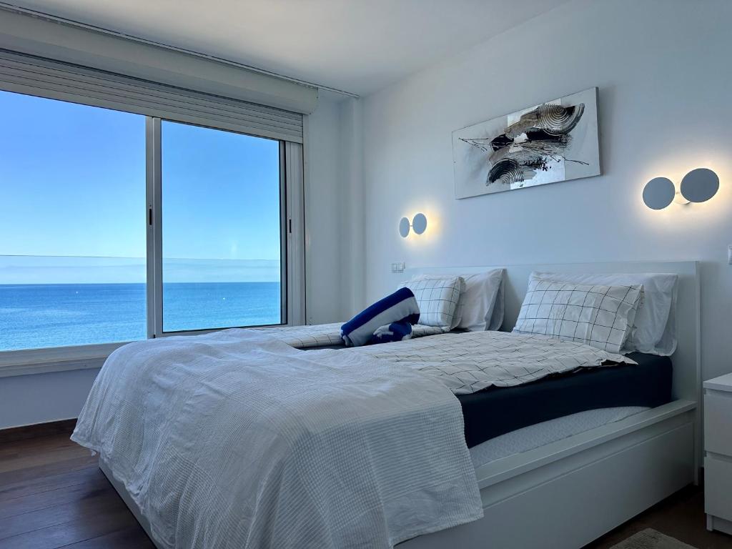 Postel nebo postele na pokoji v ubytování 2 SCHLAFZIMMER FERIENWOHNUNG DiREKT AM STRAND