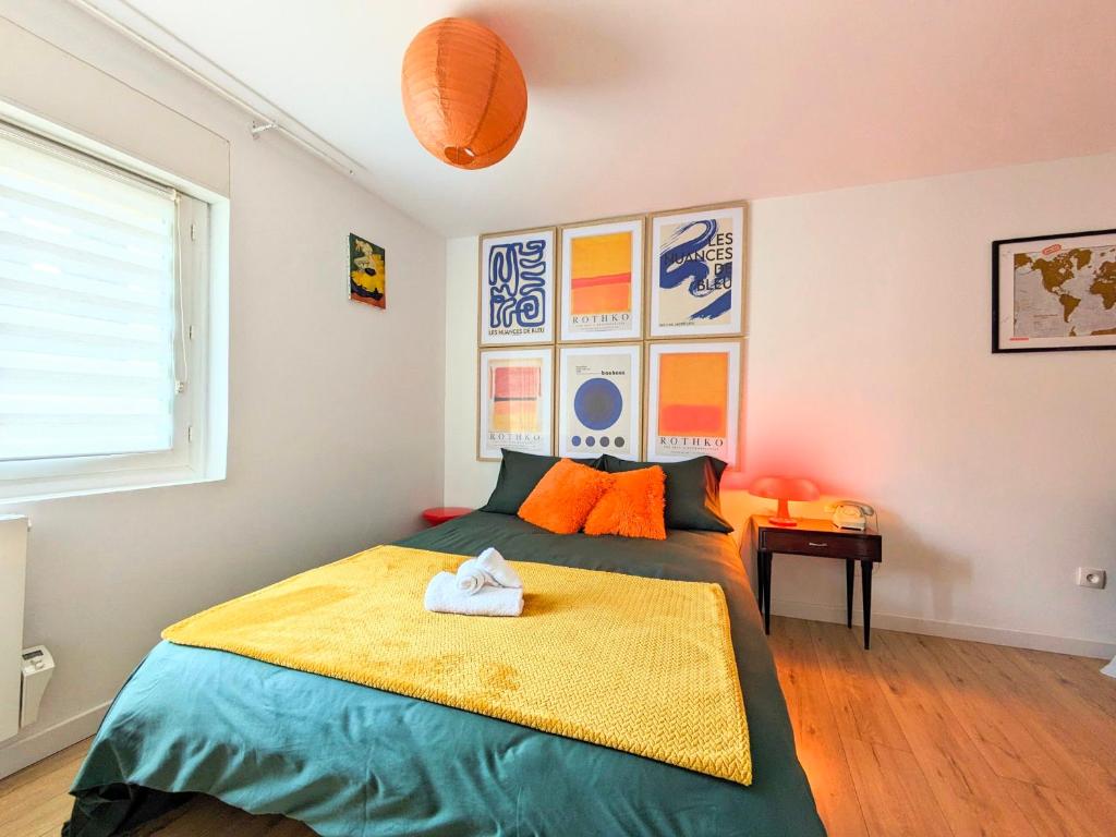 a bedroom with a bed with a basketball on it at Appartement cosy proche Disneyland et Paris in Nanteuil-lès-Meaux