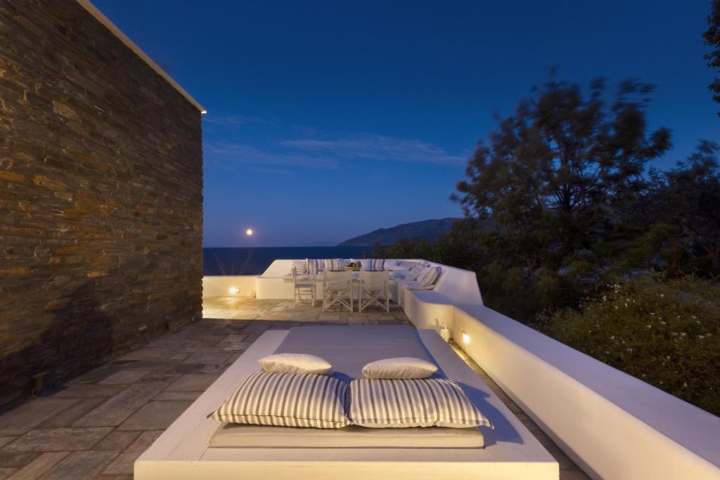Posedenie v ubytovaní Seaside luxury villa