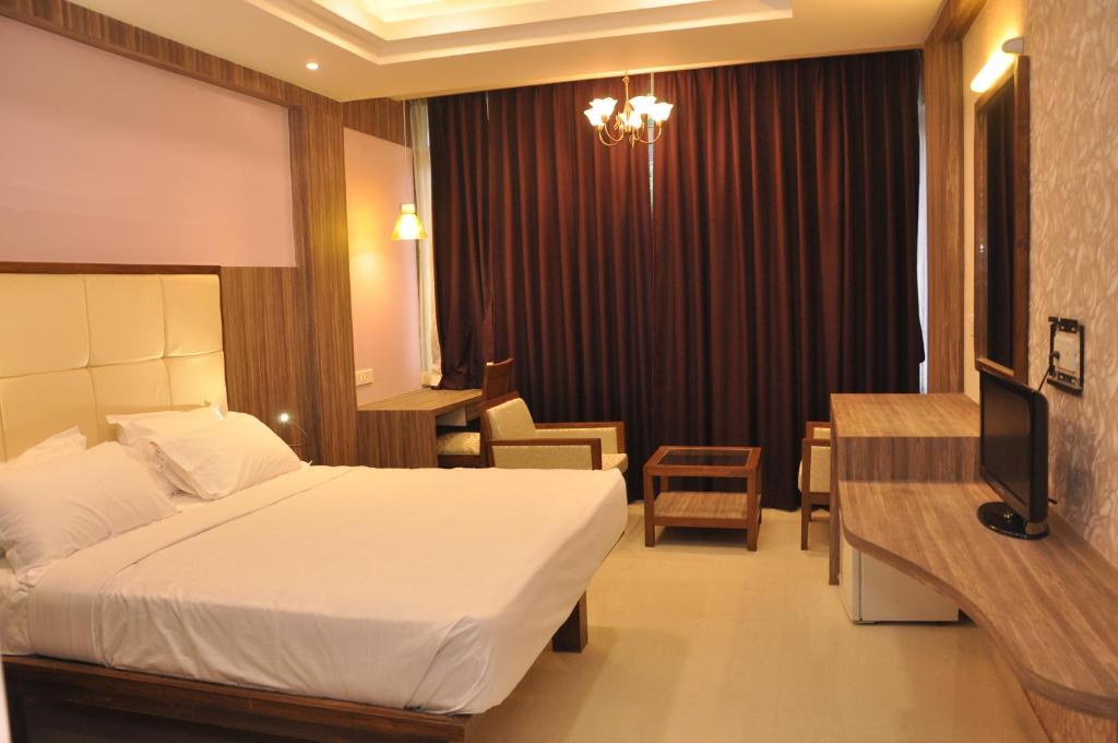Postel nebo postele na pokoji v ubytování Panaji Residency