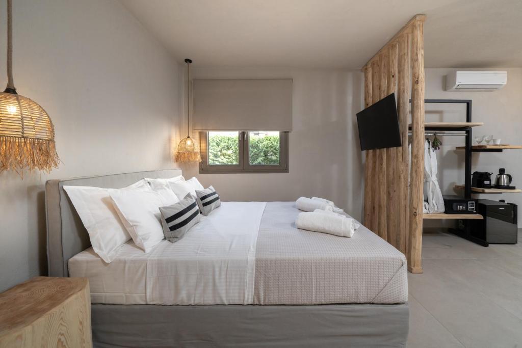 Postel nebo postele na pokoji v ubytování Amo Golden Suites