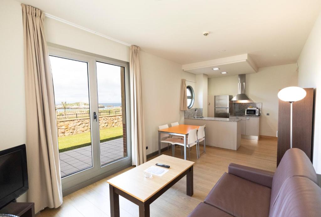 Apartamentos Maritimo Ris con garaje - 海滩沙丘景一卧室公寓 - 底楼