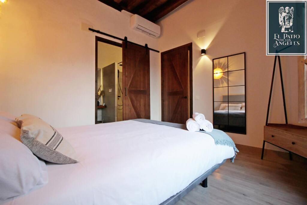 Patio de los Ángeles - Two-Bedroom Superior Apartment