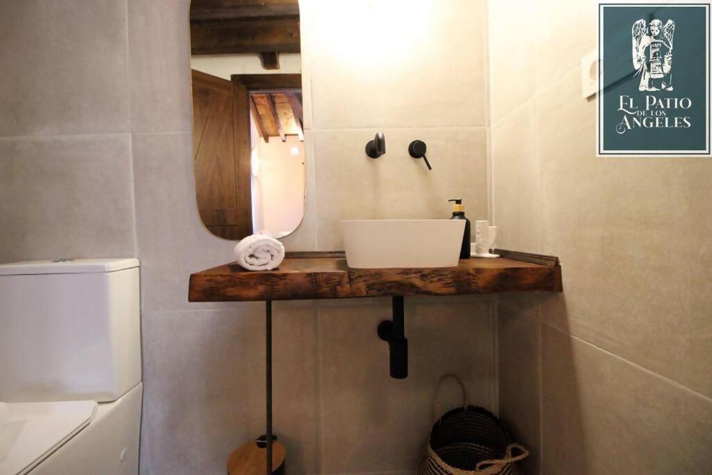 Patio de los Ángeles - Family Two-Bedroom Apartment With View