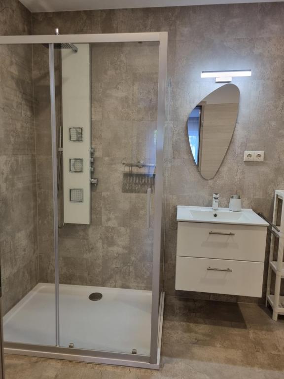 Gästehaus Windrose - Double Room With Private Bathroom