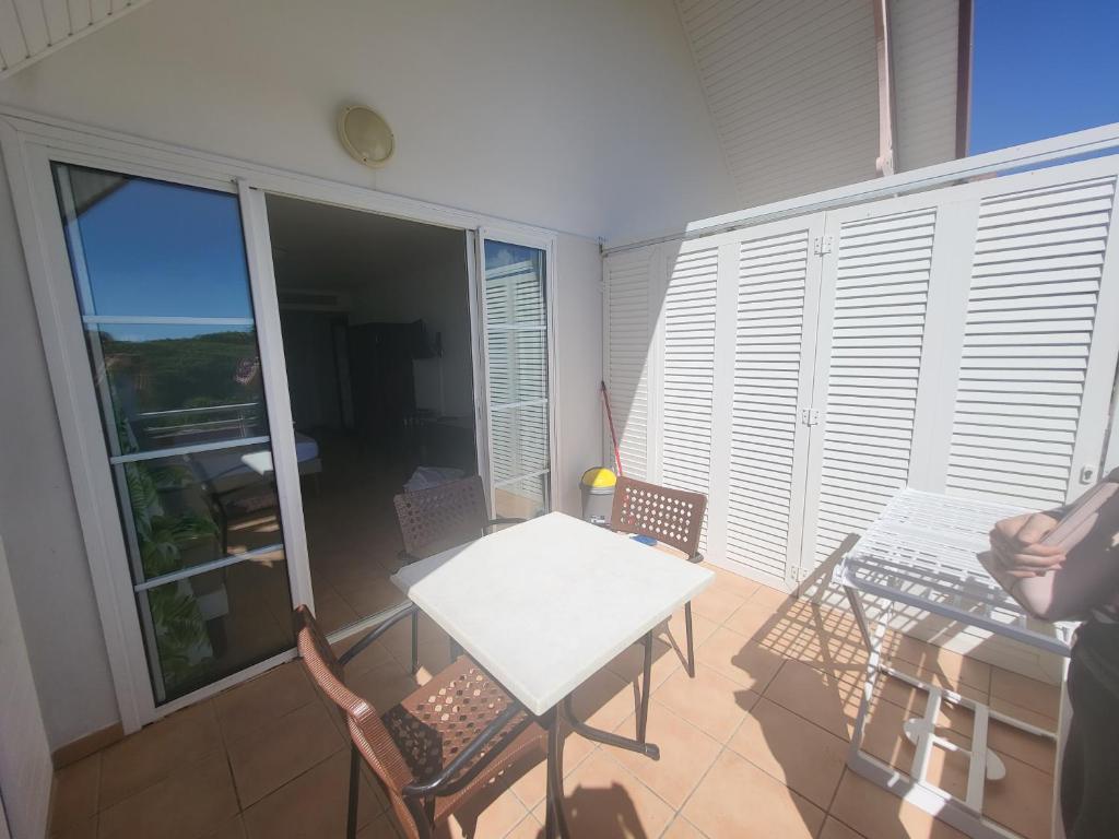 Balkón nebo terasa v ubytování NEW ! Appartements avec piscine et plages accessibles à pieds