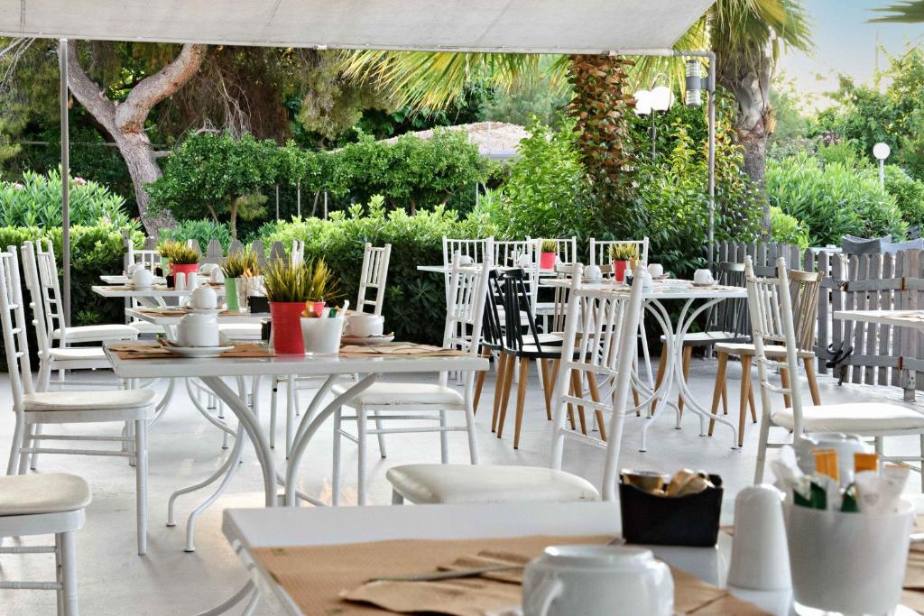Restauracja lub miejsce do jedzenia w obiekcie The Grove Seaside Hotel