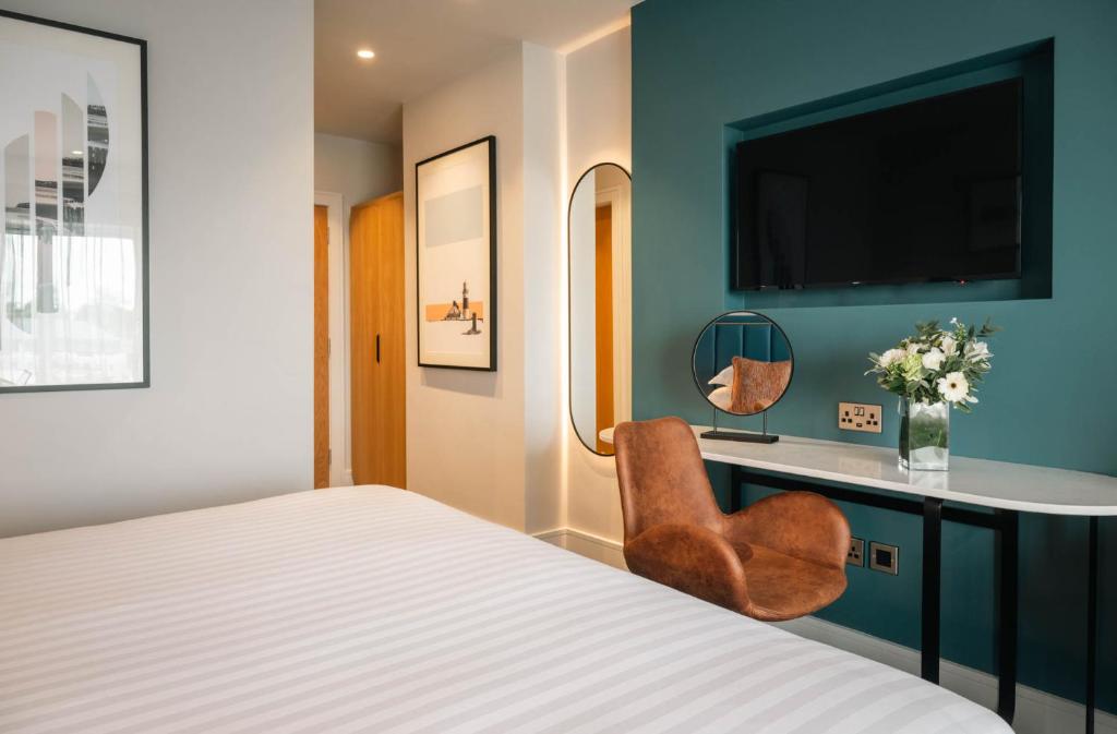 Postel nebo postele na pokoji v ubytování Waterford Viking Hotel