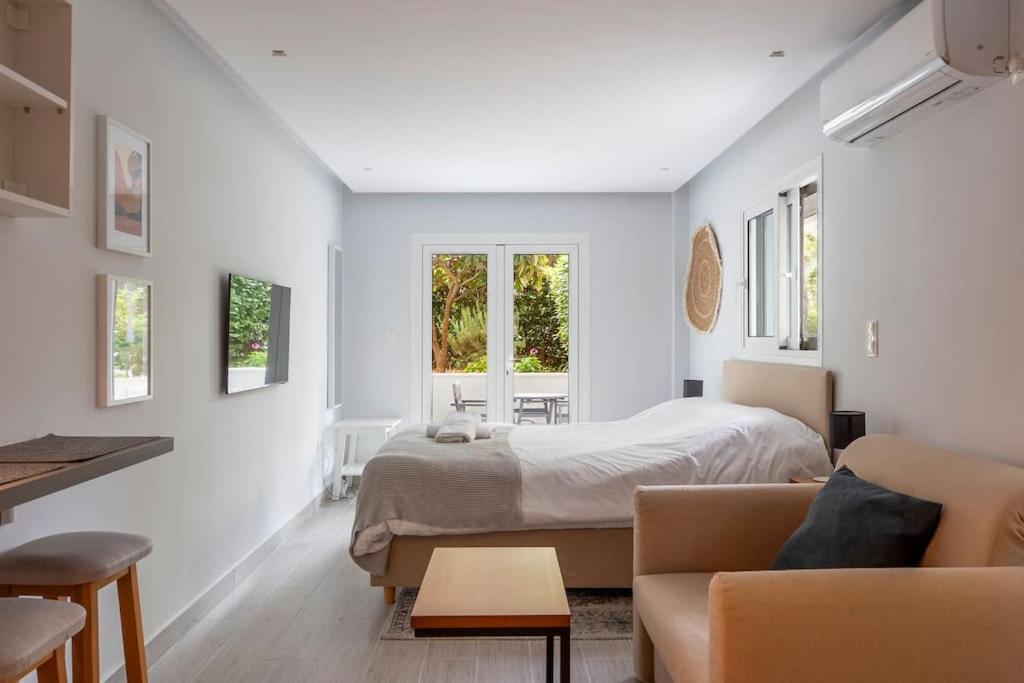 Bright & Breezy Glyfada Studio