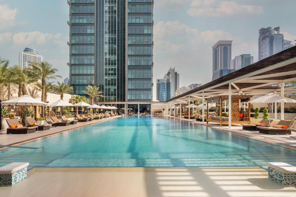 Bazén v ubytování Marriott Marquis City Center Doha Hotel nebo v jeho okolí