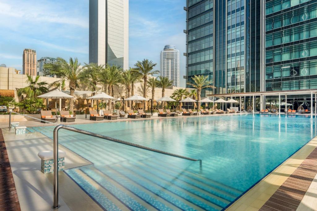 Bazén v ubytování Marriott Marquis City Center Doha Hotel nebo v jeho okolí