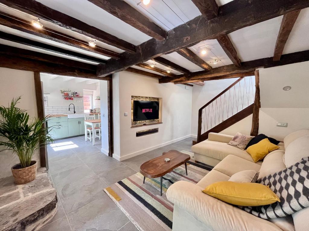 a living room with a couch and a table at Casa con vistas a la montaña, cerca a la costa entre Arriondas y Ribadesella in Cangas de Onís