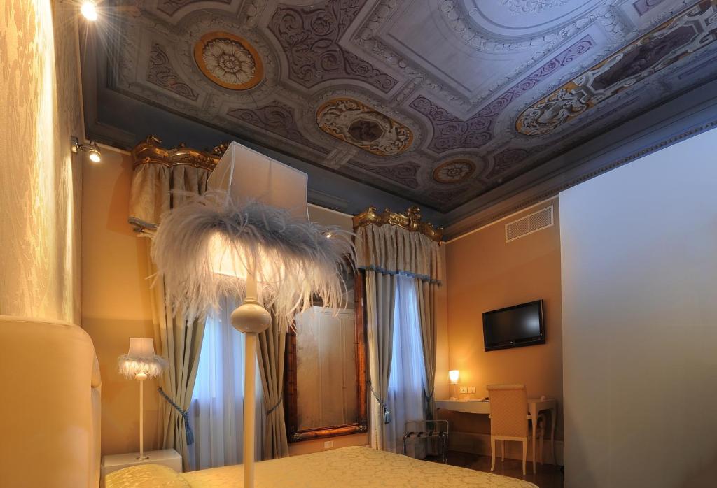 TV a/nebo společenská místnost v ubytování Hotel Ai Due Principi