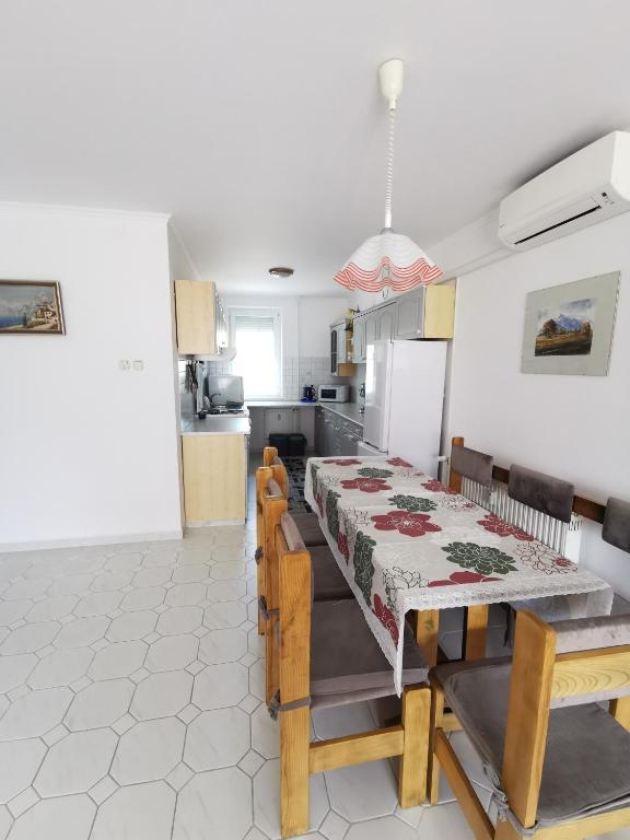 Kuchyň nebo kuchyňský kout v ubytování Landhaus Forrás 2