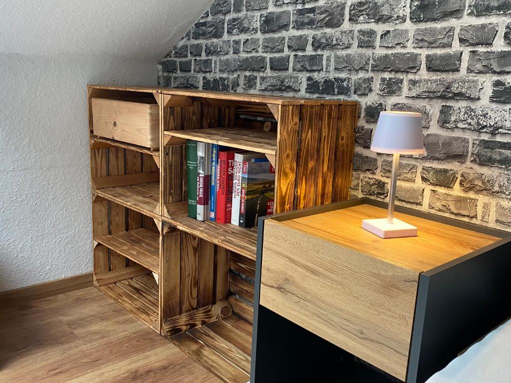 Knihovna v apartmánu