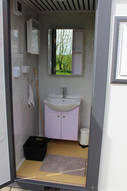 Koupelna v ubytování Camping pod: Lyts Dekema 2