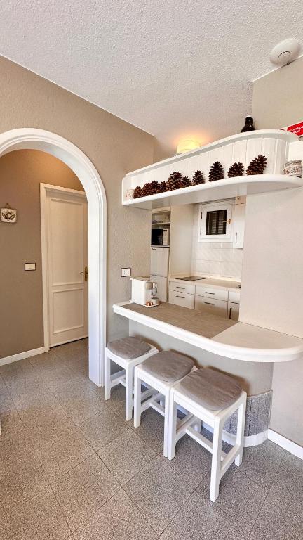 Kuchyň nebo kuchyňský kout v ubytování Ocean view apartment and heated pool