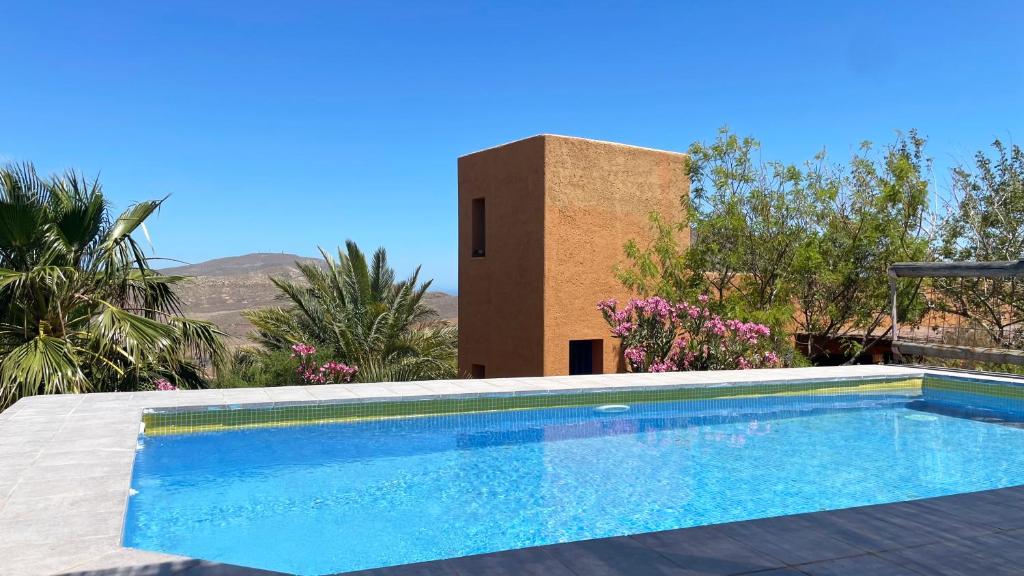 a swimming pool in front of a house at El Risco Colorado, Cabo de Gata in Rodalquilar