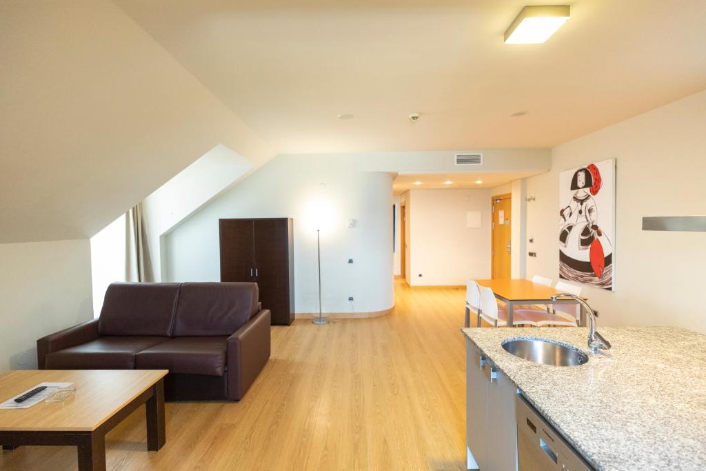 Apartamentos Maritimo Ris con garaje - Two-Bedroom Apartment (6 Adults)