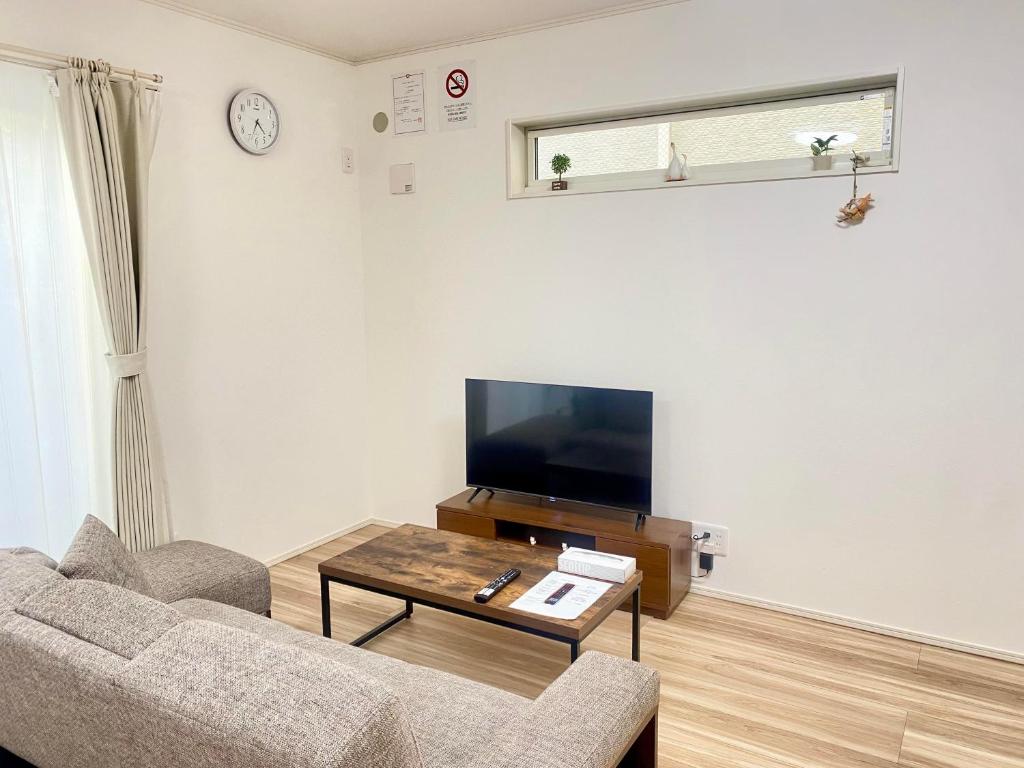 湘南片瀬HOMEにあるテレビまたはエンターテインメントセンター