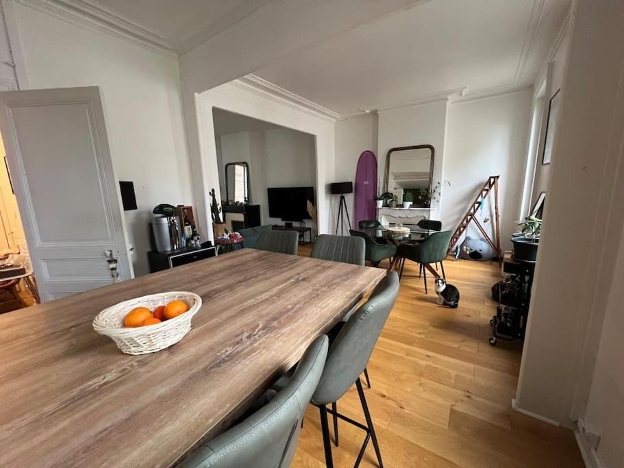 Et tv og/eller underholdning på Grand appartement vue théâtre Hyper Centre