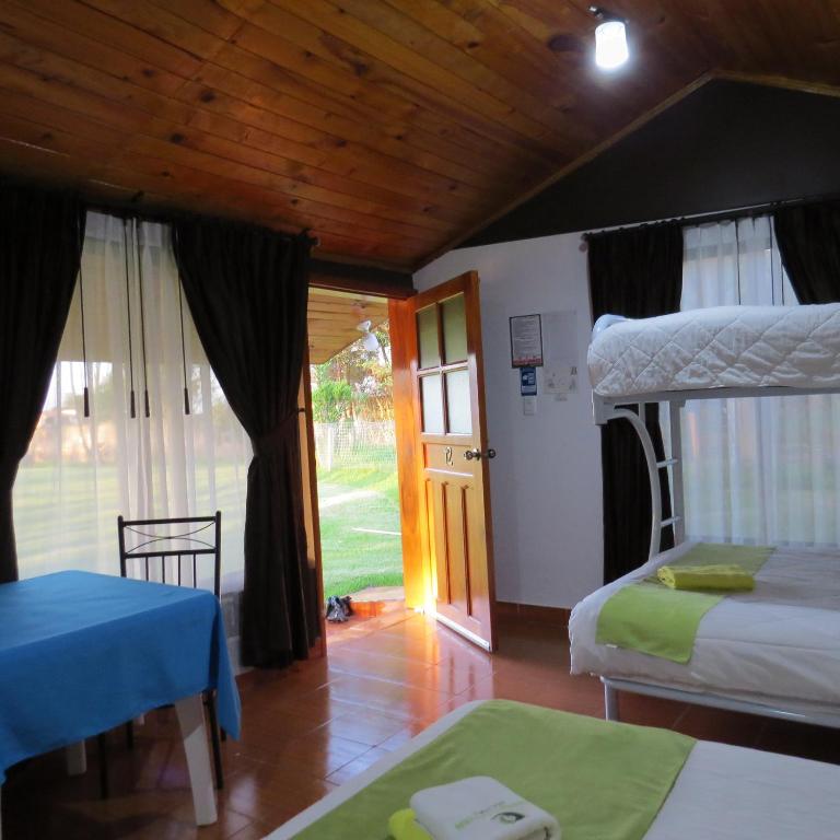 Postel nebo postele na pokoji v ubytování Hosteria Airport Garden