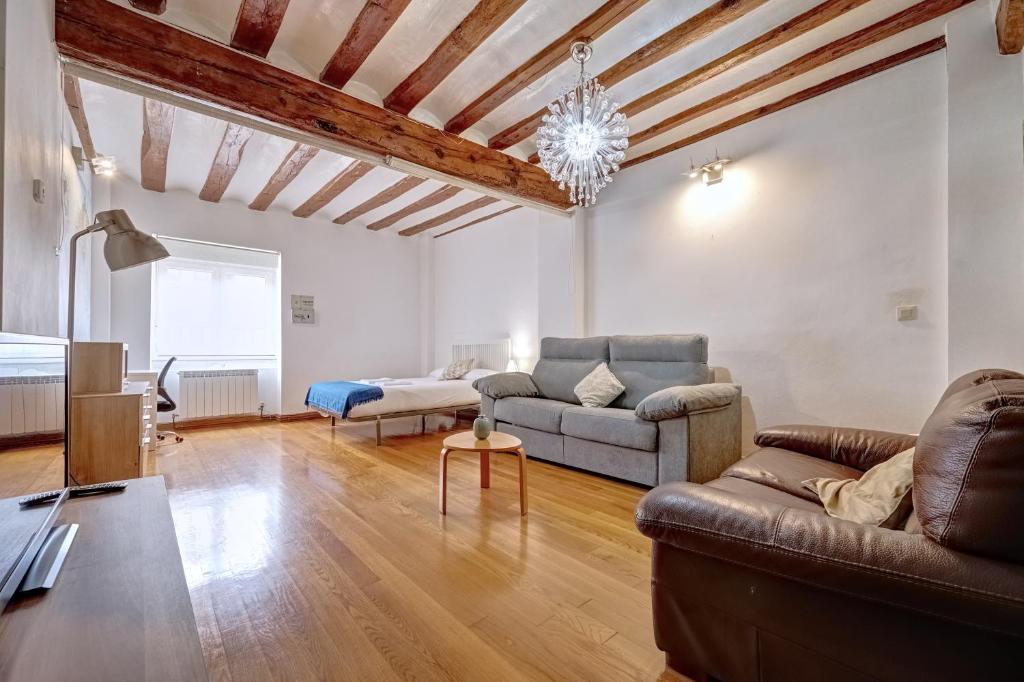 Casa Iruña by Clabao - Housity