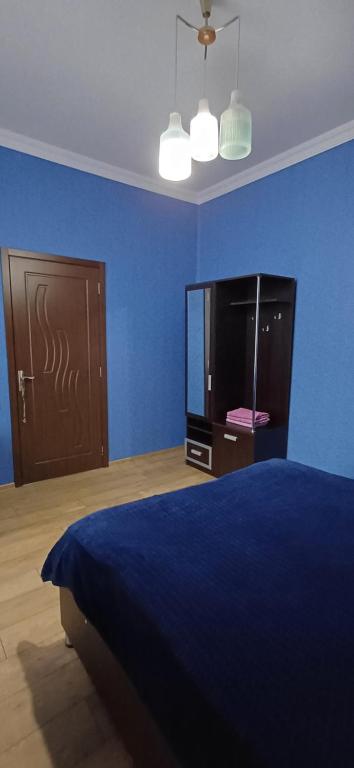 Postel nebo postele na pokoji v ubytování Tsminda Giorgi Apartment