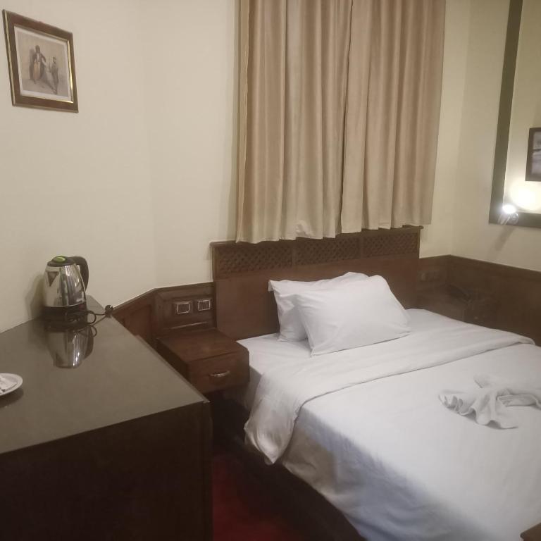 Postel nebo postele na pokoji v ubytování Carlton Downtown Cairo