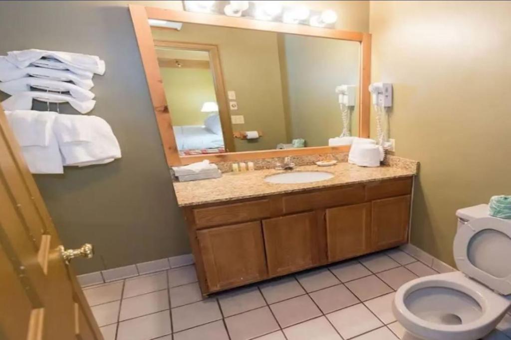 Timbers Lodge - Queen Room With Two Queen Beds