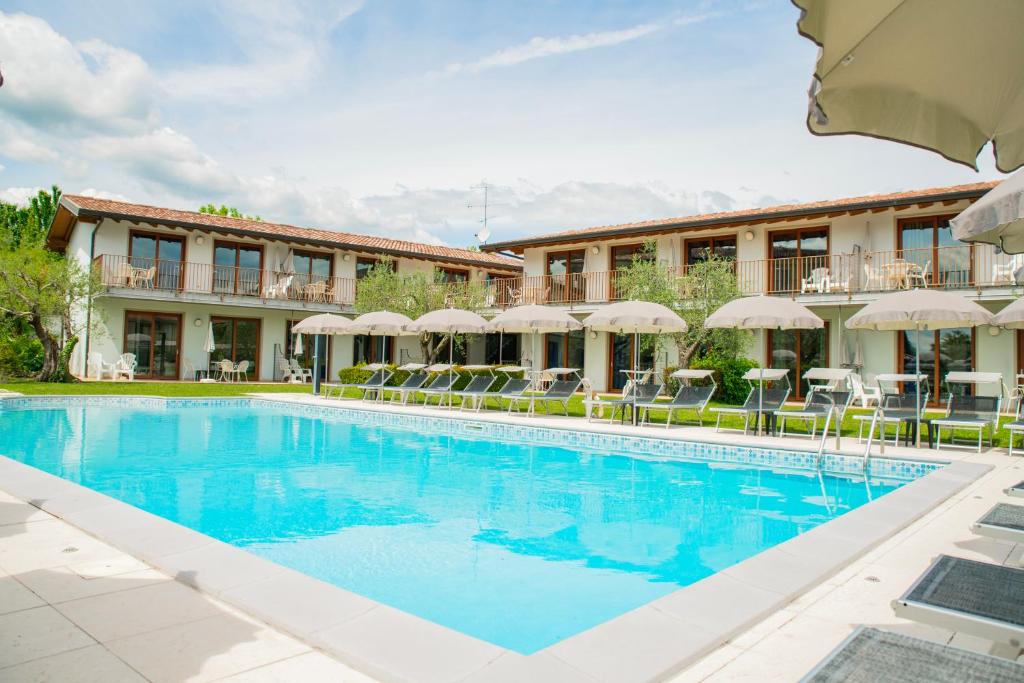 Bazén v ubytování Residence Molino - Holiday Apartments nebo v jeho okolí