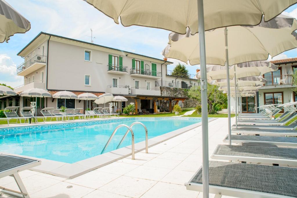 Bazén v ubytování Residence Molino - Holiday Apartments nebo v jeho okolí