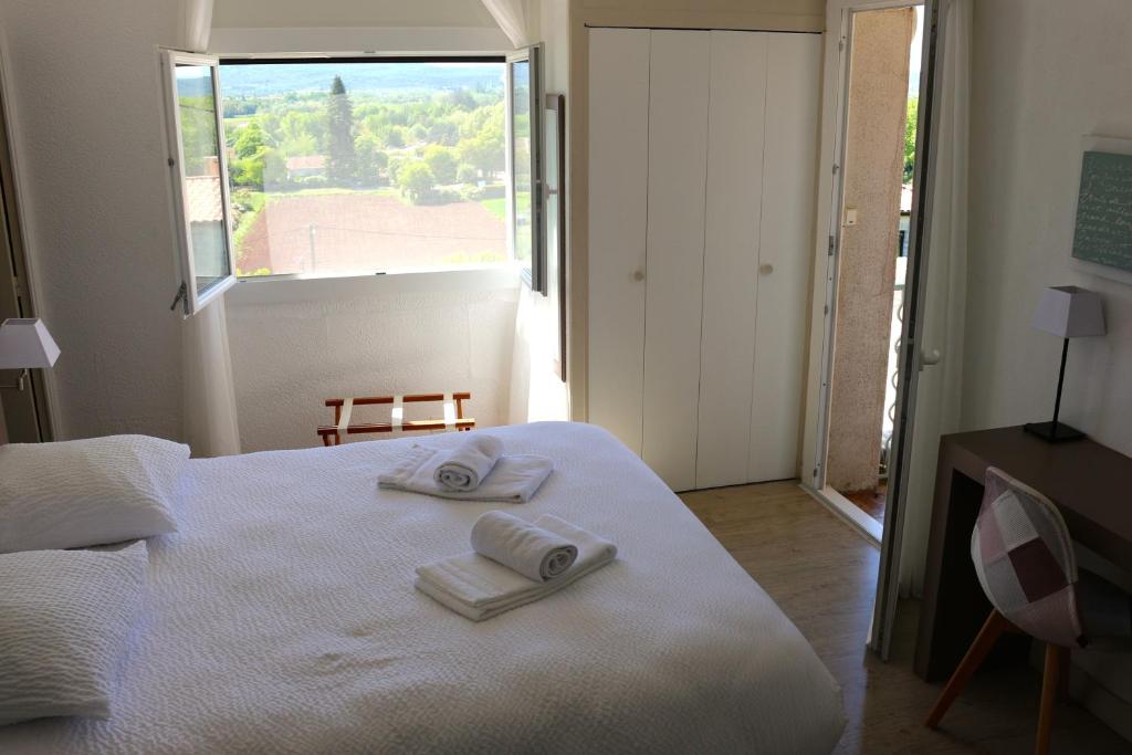 Postel nebo postele na pokoji v ubytování Hôtel de Vacances de la Vignasse