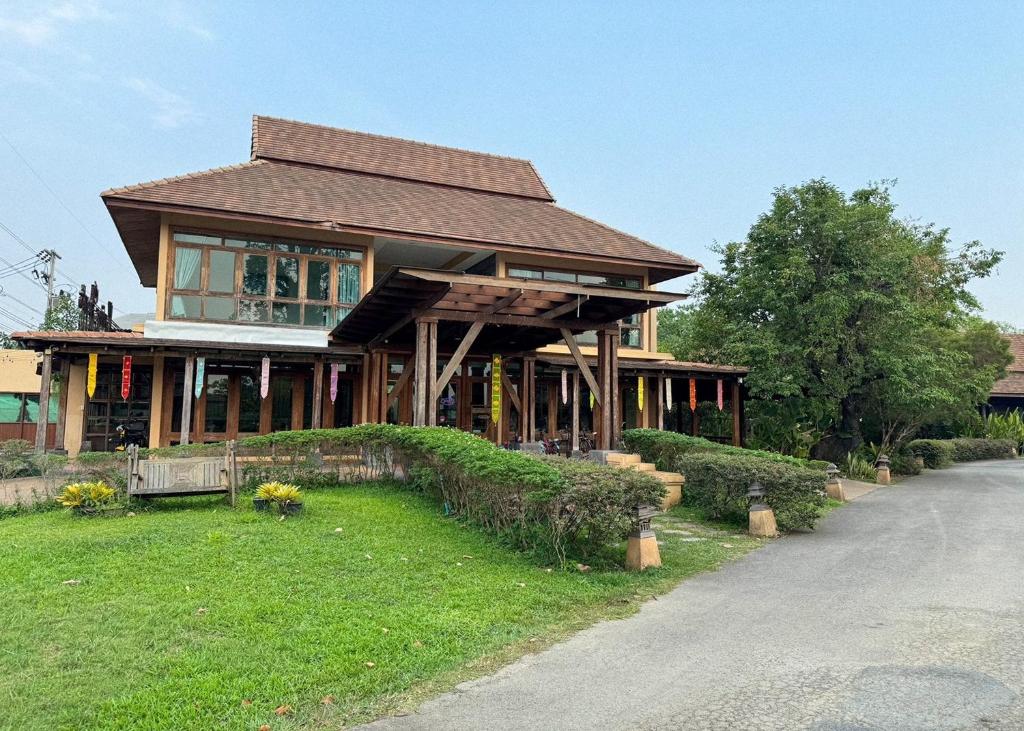 O grădină în afara Karina Resort Chiang Mai