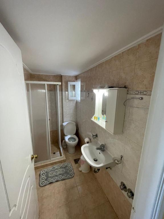 A bathroom at Hermes studios