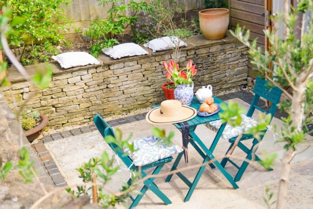 Bright & Beautiful Open Plan Coach House Painswick, Painswick Updated