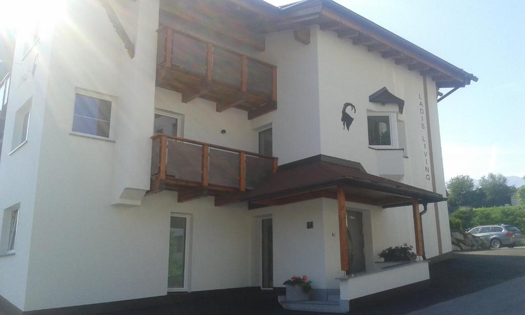 Budova, v ktorej sa apartmán nachádza