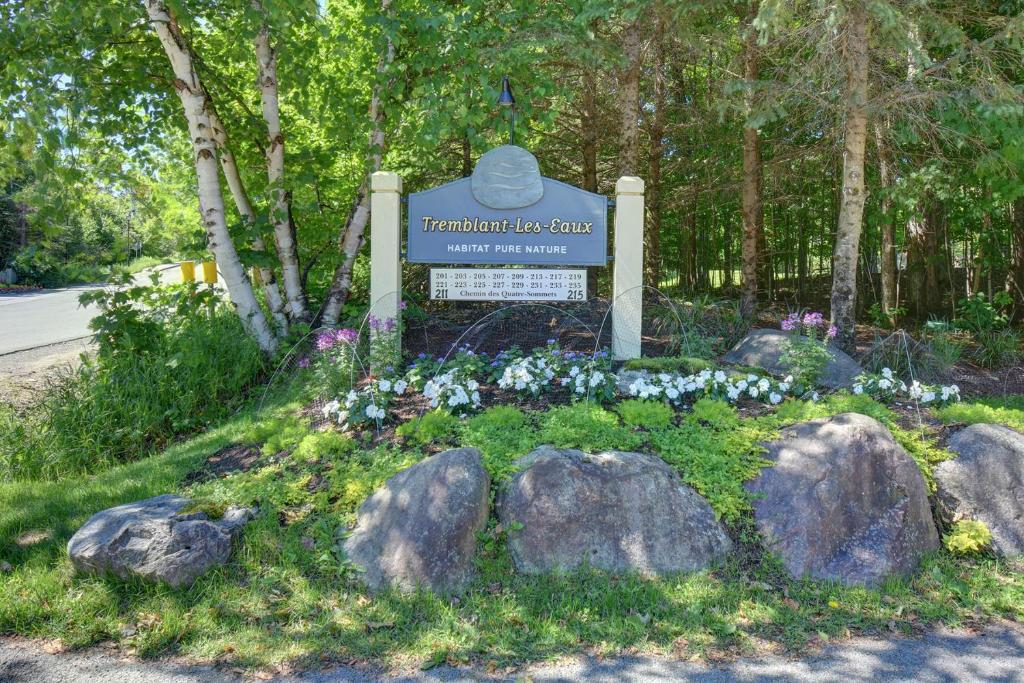 Zahrada ubytování Tremblant Prestige - Les Eaux 207-2