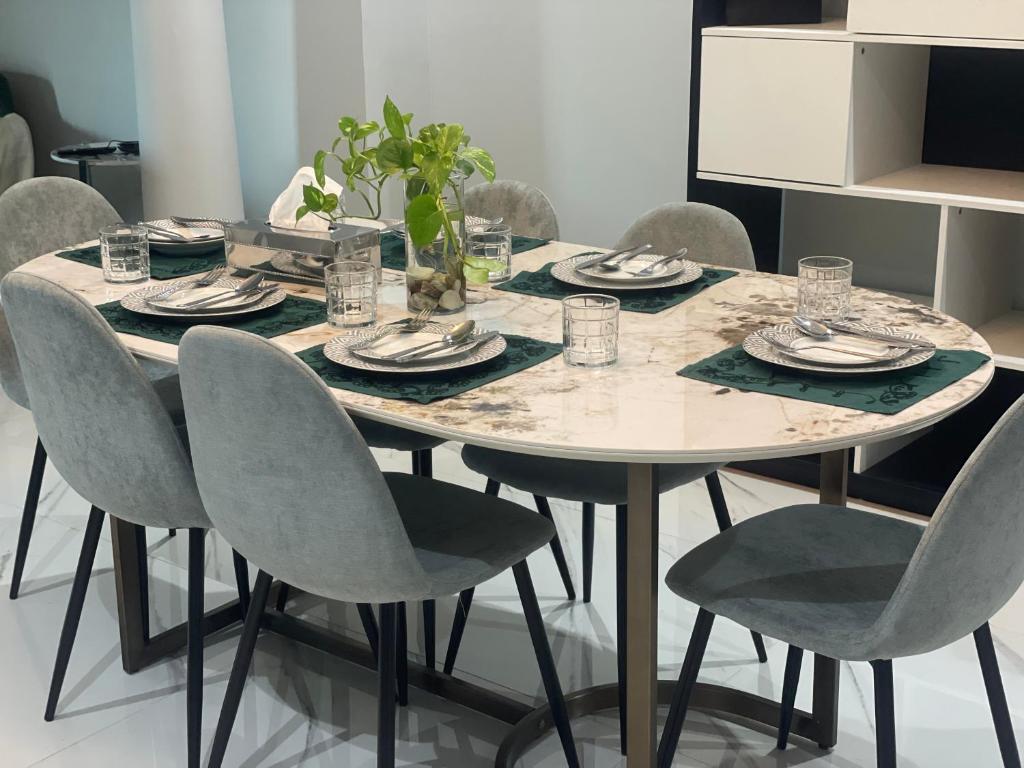 Fotografie z fotogalerie ubytování 2 BHK Townhouse at Pearl v destinaci Doha