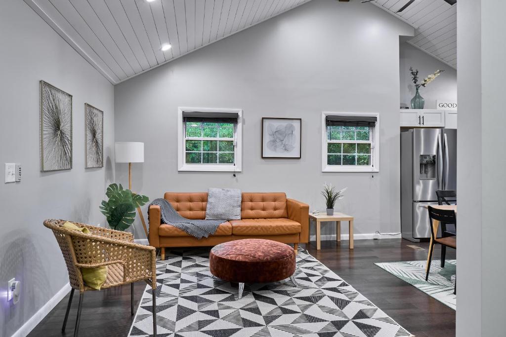 Private Peaceful House near Lake Lure Chimney Rock - Two-Bedroom House