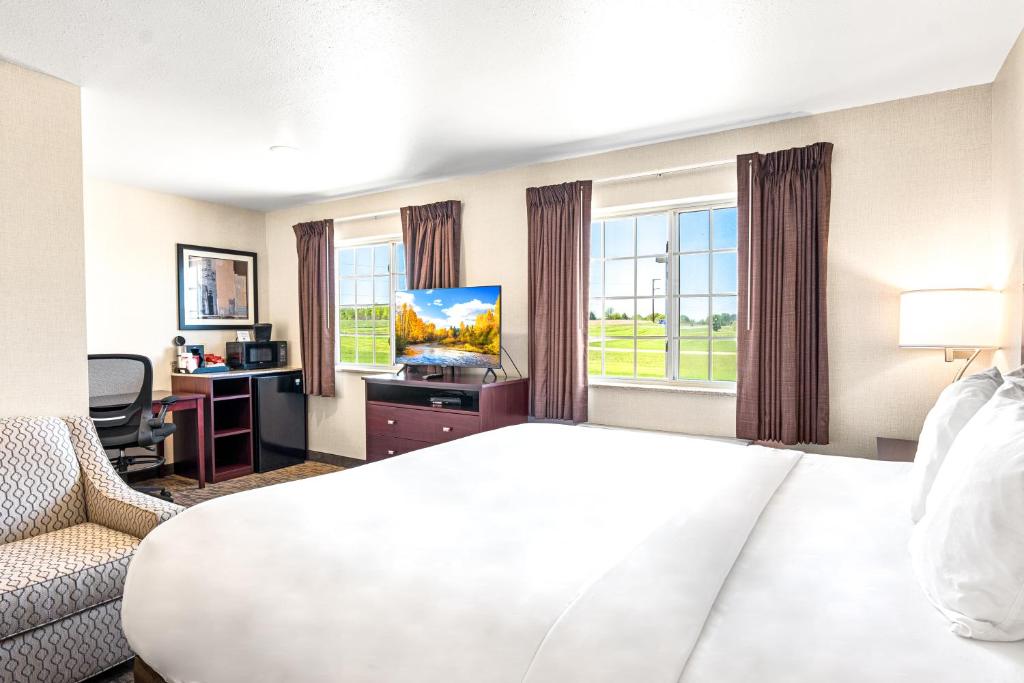Boarders Inn & Suites by Cobblestone Hotels - Shawano - Deluxe Junior Suite