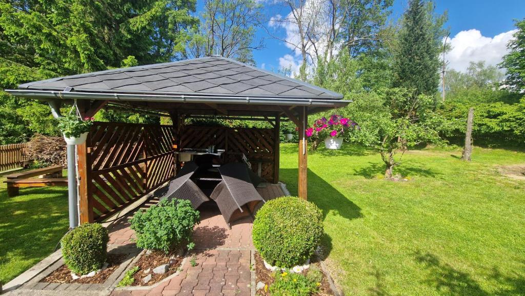 Zahrada ubytování Relax chata Helena Mikulášovice - Tschechische und Sächsische Schweiz in der Nähe