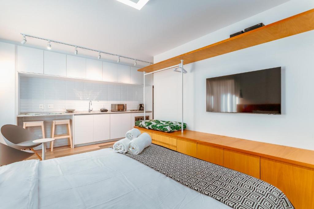 Unhotel - Bossa Design Studios Ipanema, Perto da Praiaにあるテレビまたはエンターテインメントセンター