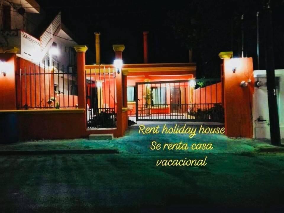 イスラ・ムヘーレスにあるCasa vacacional channel de A.M.k.A.Mの夜の家、賃貸の休日の家、ラジオの原因アザーブという言葉