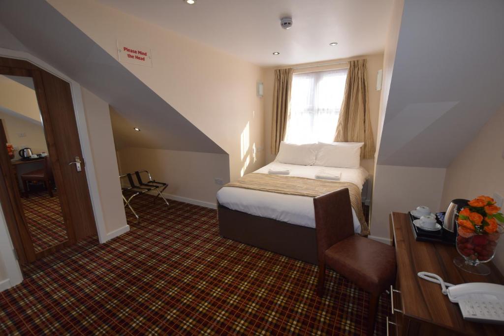 Lucky 8 Hotel - Single Room