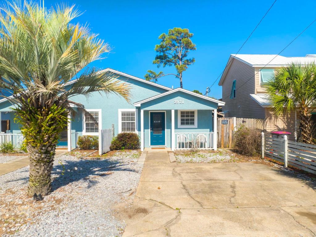 Beach Cottage, Walk to Gulf, 8person retreat!, Panama City Beach