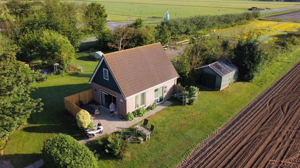 an aerial view of a house and a field at Vrij uitzicht Texel in De Koog