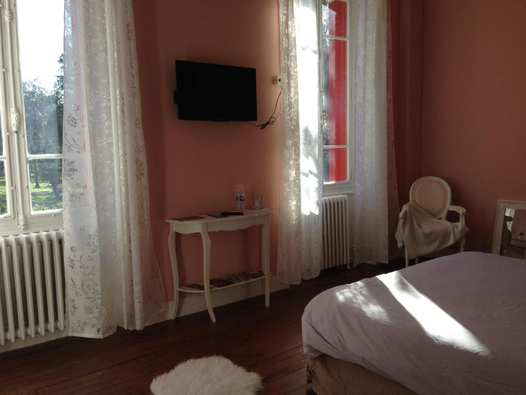 Les chambres d'hôtes du Domaine de Lugazaut - Double Room With Private Bathroom