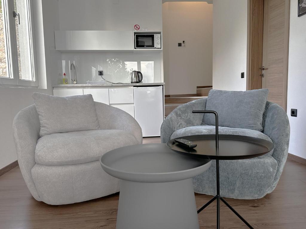 Golden Sunset Apartments - Deluxe Studio