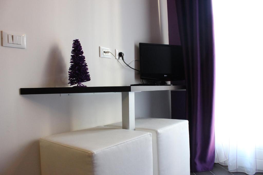 A television and/or entertainment centre at B&B Fanzago